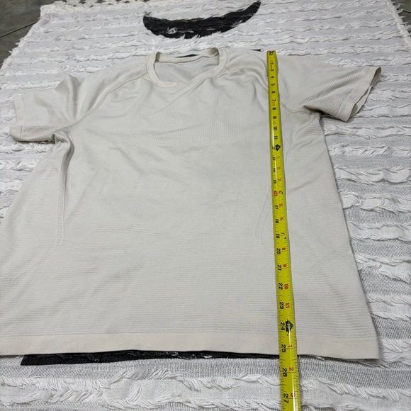 Lululemon Shirt Mens Beige Sz M Tan Metal Vent Tech Outdoor Gym Casual Gorpcore - Picture 10 of 12